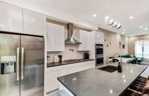 South Philadelphia House | Emerald Luxury Home with Jacuzzi on Private Roof
