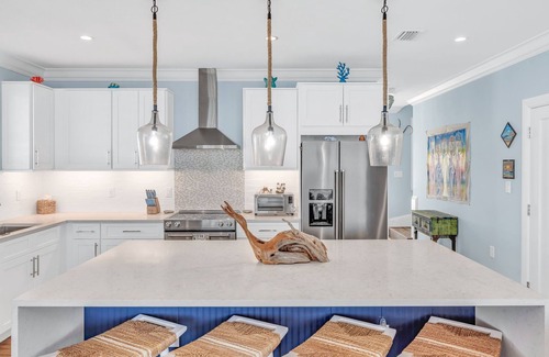 Marathon House | Emerald Shores – Luxury Oceanfront Rental, Heated Pool & Private Dock. Pets Welcome!