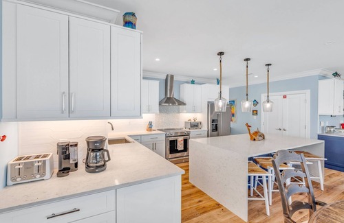 Marathon House | Emerald Shores – Luxury Oceanfront Rental, Heated Pool & Private Dock. Pets Welcome!