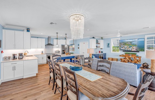 Marathon House | Emerald Shores – Luxury Oceanfront Rental, Heated Pool & Private Dock. Pets Welcome!