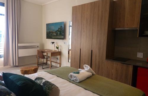Menlyn Apartment | Emerald Studio Menlyn Maine
