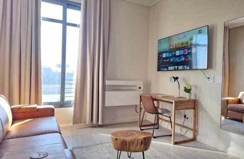 Menlyn Apartment | Emerald Studio Menlyn Maine