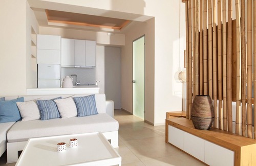 Varvara Villa | Emerald Villas & Suites