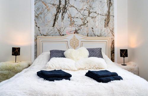 Nove Mesto Apartment | Emperors Elegance Suite