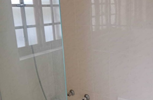 Greater Johannesburg Metropolitan Area Cabin | En-suite family size room with pool view.