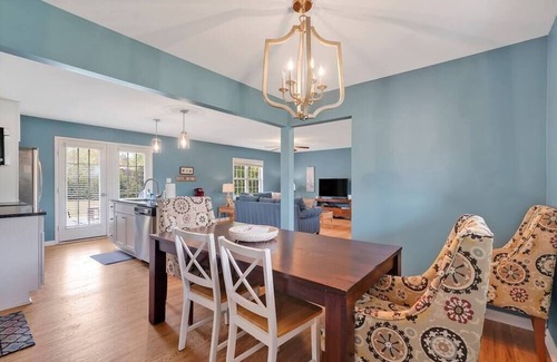 Wilmington House | Enchanted Blues ~ Near UNCW, 2 Miles to Beach, Bikes