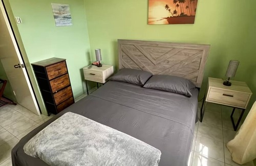 Constant Spring Apartment | Enchanting apartment with AC in Kingston, Hot water
