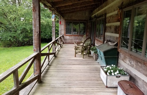 Boone Cabin | ENCHANTING LOG CABIN