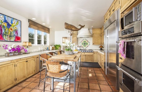 Hedgerow House | Enchanting Montecito estate with a sparkling swimming pool!