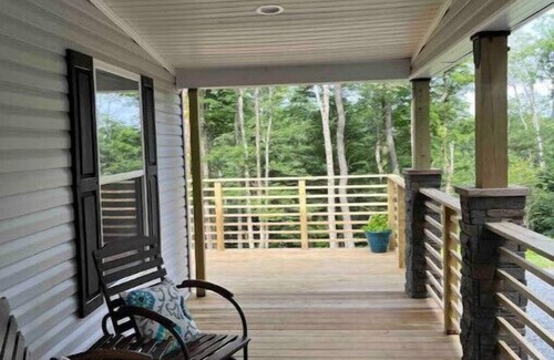 Parksville House | Enchanting Mountain retreat -hot tub - sauna - 20 acres - wifi