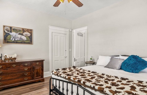 Raton House | Enchanting & Timeless | Welcome Pets & Families