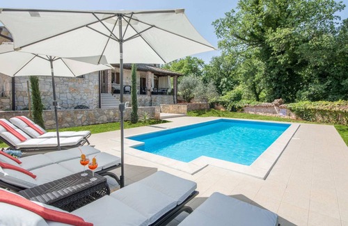Sveti Lovrec Cottage | Enchanting villa with beautiful stone architecture and private pool