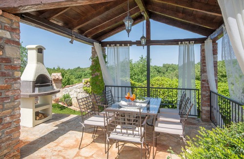 Sveti Lovrec Cottage | Enchanting villa with beautiful stone architecture and private pool