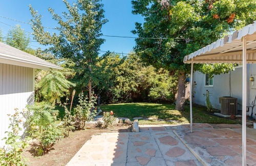 Encino House | Encino Charmer with large Backyard