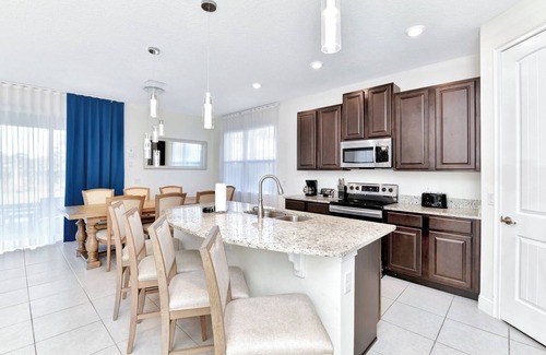 West Kissimmee Resort | Encore Disney Villa 5 bedroom & private pool 12 guests 15 mins from Disney Parks