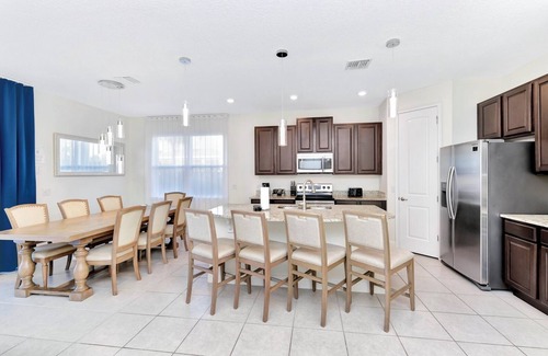 West Kissimmee Resort | Encore Disney Villa 5 bedroom & private pool 12 guests 15 mins from Disney Parks