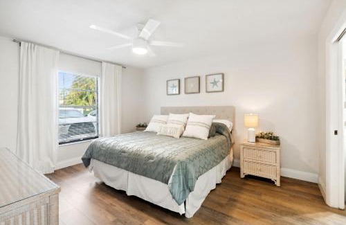 Park Shore House | End Unit - Renovated Resort Views and Close to the Lobby