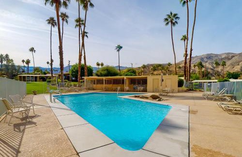 Palm Desert Apartment | Endless Blooms #22
