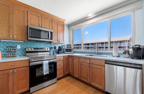 Cedar Key Apartment | Endless Gulf views from this 2 bedroom waterfront townhome