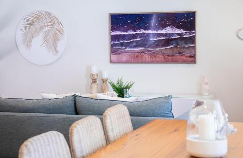 Noosa Heads House | Endless Summer Beach Retreat-pet friendly, walk to shops