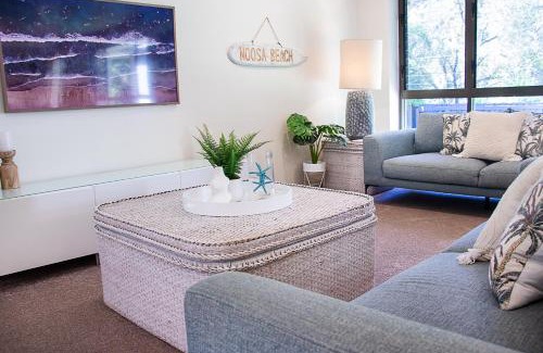 Noosa Heads House | Endless Summer Beach Retreat-pet friendly, walk to shops