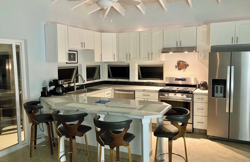Estate Calabash Boom House | Endless View Cottage