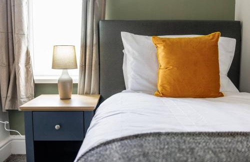 Darlington House | Enjoy 4 Br Spacious Home 7 Mins From City