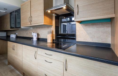 Darlington House | Enjoy 4 Br Spacious Home 7 Mins From City