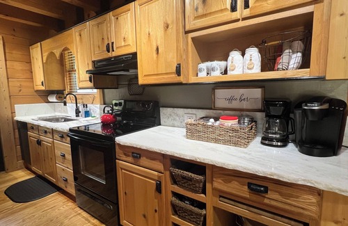 Saluda Cabin | Enjoy a CABIN including Blueberry Picking, Yard Games, Fire Pit, Screened Porch.