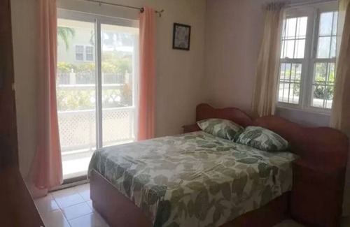 Atlantic Shores House | Enjoy a cozy getaway with 4BR 3BA house with AC 5mins from Miami Beach.