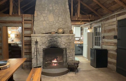 Aurora Cabin | Enjoy a cozy getaway in a rustic log cabin on Kentucky Lake. With Hottub