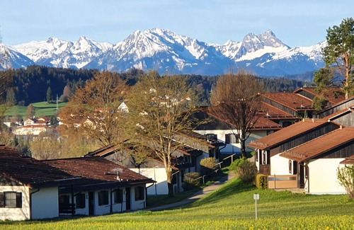 Lechbruck House | "Enjoy a family-friendly vacation apartment near the idyllic Lechsee lake!"