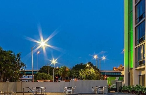 Miami Springs Hotel | Enjoy a Hassle-Free and Suiting Stay! 3 Family-friendly Units, Onsite Pool