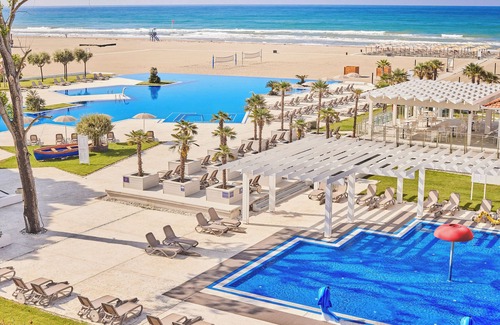 Ulcinj Hotel | Enjoy a Hassle-Free and Suiting Stay! Beachfront, Outdoor Pools & Free Parking!