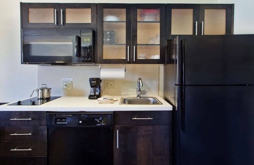Horsham House | Enjoy A Hassle-Free Stay! 4 Spacious Units, Kitchen, Pets Allowed