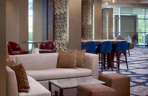 Uptown Hotel | Enjoy a Hassle-Free Stay! Close to Houston Arboretum and Nature Center, w/Pool!
