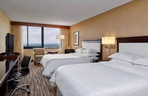 Union Square House | Enjoy a mountainside stay at our hotel in Lakewood, Colorado
