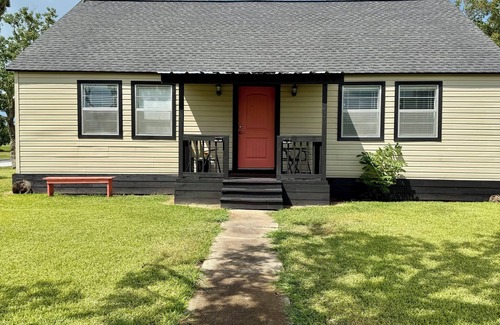 Matagorda House | Enjoy a nice retreat conveniently a few miles from beach or fishing docks.