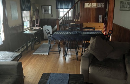 Narragansett Cottage | Enjoy a Relaxing Time in Narragansett, 2 Blocks From The Beach