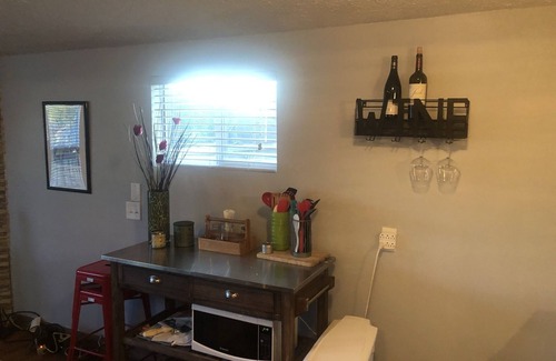 Monticello Cottage | Enjoy a serene stay at Eagle Nest Cottage
