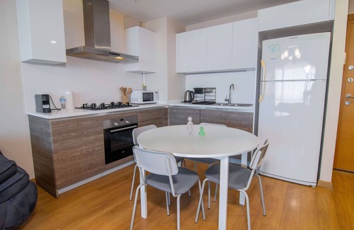 Uludag Apartment | Enjoy a stylish and fully equipped 2-bedroom apartment in the heart of 5. Levent