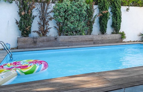 Caissargues House | Enjoy a wonderful vacation in this attractive vacation home with pool.