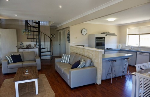 South Yunderup House | Enjoy all the Peel Region has to offer