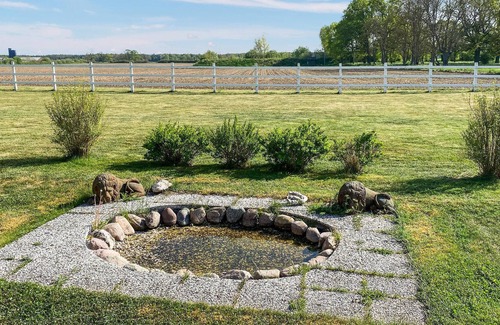 Vibble House | Enjoy an active couple vacation in this stone house with private tennis court