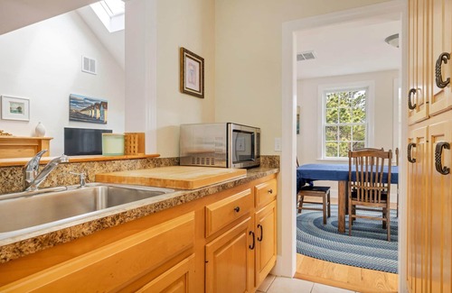 North Truro House | Enjoy Beach Plum House! Spacious 6BD Home - Near Ocean Beaches, Lots of Privacy