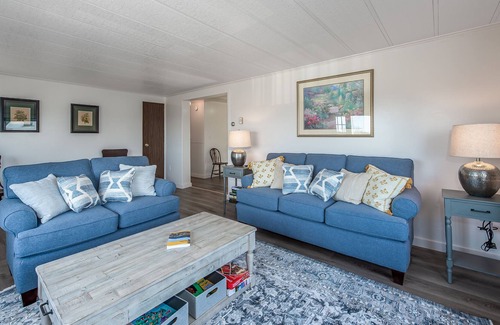 Orrs Island House | Enjoy beautiful views of Lowell's Cove from this 3BR pet-friendly home