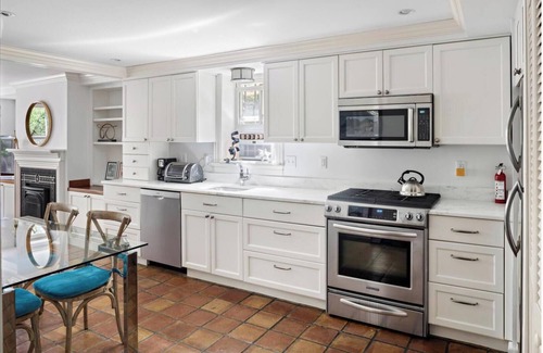 Columbus House | Enjoy Boston, Private Patio On Montgomery Park