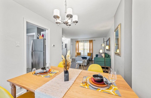 Belmont Cragin House | Enjoy Chicago/suburbs 2BR townhouse fully equipped