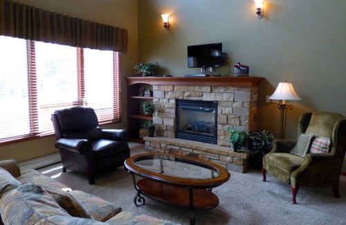 Stanley Hills Condo | Enjoy classic, vintage décor, and mountain views from private outdoor hot tub!
