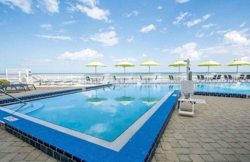 Daytona Beach Shores Condo | Enjoy Daytona Beach in this 1BD resort condo with resort amenities
